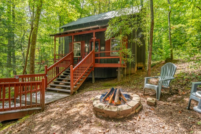 Hikers Haven, a pet-friendly cabin at Misty Mountain in Blairsville, Georgia