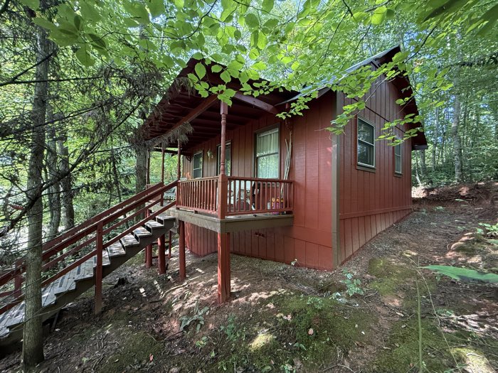 Mountain Rose Escape, a pet-friendly cabin at Misty Mountain in Blairsville, Georgia