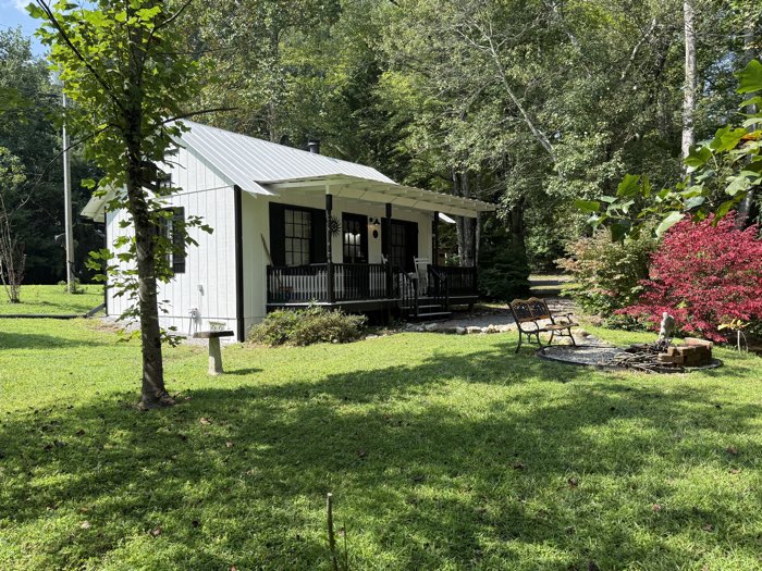 Serenity Cottage, a pet-friendly cabin at Misty Mountain in Blairsville, Georgia